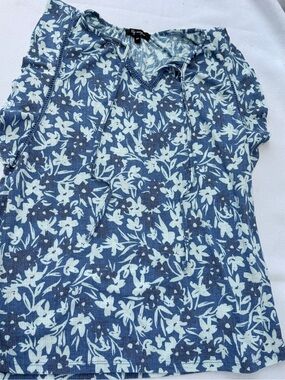 Lily Morgan Blue Floral V-Neck Tie Front Flutter Sleeve Top Size S PolyRayonSpan